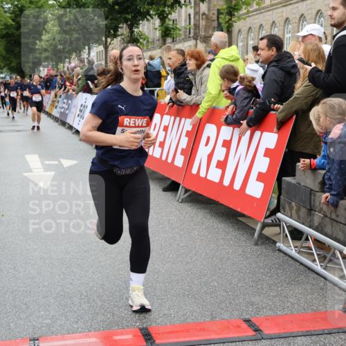 14.06.2026 - REWE Women's Run Strokosch-Dieckow http://msf.ph/oto/9786026 14.06.2026 10:04:57 Ziel 10326, 10593 meine-sportfotos.de