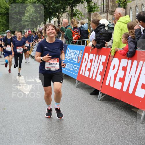 14.06.2026 - REWE Women's Run Strokosch-Dieckow http://msf.ph/oto/9786029 14.06.2026 10:05:02 Ziel 10127, 10326, 10610, 11081 meine-sportfotos.de