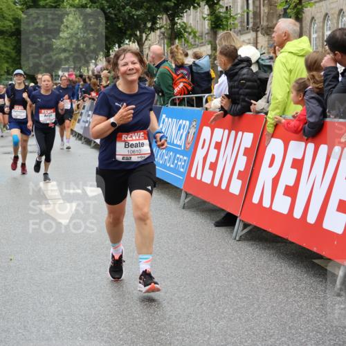 14.06.2026 - REWE Women's Run Strokosch-Dieckow http://msf.ph/oto/9786030 14.06.2026 10:05:02 Ziel 10127, 10326, 10610, 11081 meine-sportfotos.de