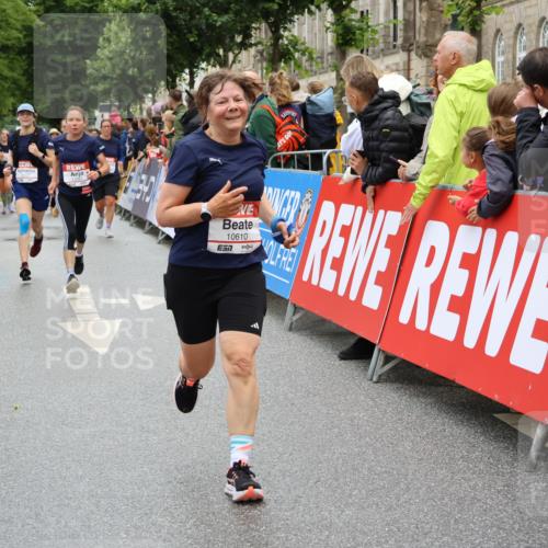 14.06.2026 - REWE Women's Run Strokosch-Dieckow http://msf.ph/oto/9786032 14.06.2026 10:05:02 Ziel 10127, 10326, 10610, 11081 meine-sportfotos.de