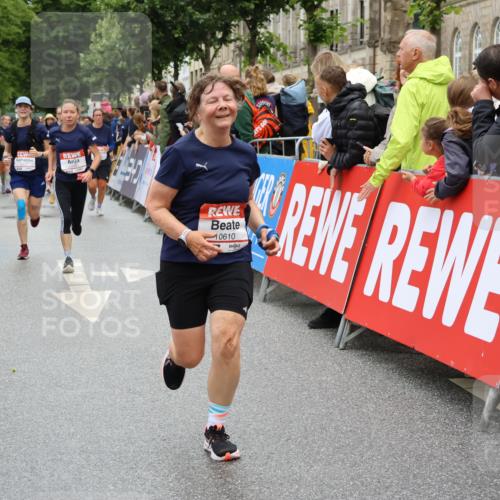 14.06.2026 - REWE Women's Run Strokosch-Dieckow http://msf.ph/oto/9786033 14.06.2026 10:05:02 Ziel 10127, 10326, 10610, 11081 meine-sportfotos.de