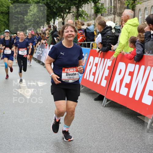 14.06.2026 - REWE Women's Run Strokosch-Dieckow http://msf.ph/oto/9786034 14.06.2026 10:05:02 Ziel 10127, 10326, 10610, 11081 meine-sportfotos.de