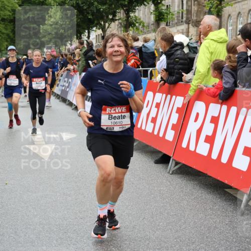 14.06.2026 - REWE Women's Run Strokosch-Dieckow http://msf.ph/oto/9786035 14.06.2026 10:05:02 Ziel 10127, 10326, 10610, 11081 meine-sportfotos.de