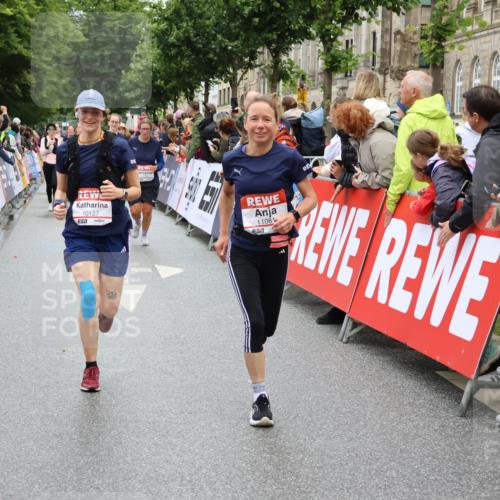 14.06.2026 - REWE Women's Run Strokosch-Dieckow http://msf.ph/oto/9786036 14.06.2026 10:05:04 Ziel 10127, 10326, 10610, 11081, 11290 meine-sportfotos.de