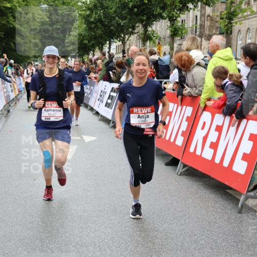 14.06.2026 - REWE Women's Run Strokosch-Dieckow http://msf.ph/oto/9786037 14.06.2026 10:05:04 Ziel 10127, 10326, 10610, 11081, 11290 meine-sportfotos.de