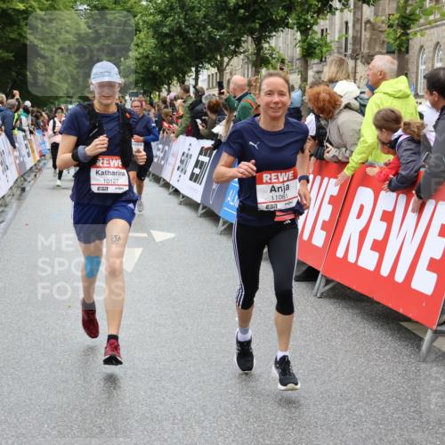 14.06.2026 - REWE Women's Run Strokosch-Dieckow http://msf.ph/oto/9786039 14.06.2026 10:05:04 Ziel 10127, 10326, 10610, 11081, 11290 meine-sportfotos.de