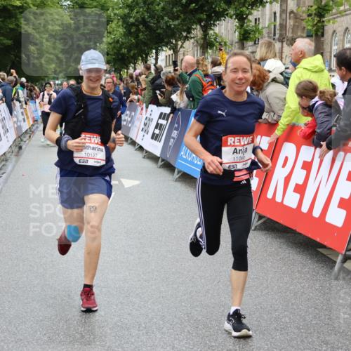 14.06.2026 - REWE Women's Run Strokosch-Dieckow http://msf.ph/oto/9786041 14.06.2026 10:05:04 Ziel 10127, 10326, 10610, 11081, 11290 meine-sportfotos.de