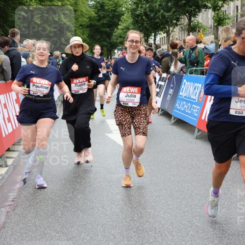 14.06.2026 - REWE Women's Run Strokosch-Dieckow http://msf.ph/oto/9786048 14.06.2026 10:05:08 Ziel 10127, 10191, 10329, 10610, 10719, 10822, 11043, 11081, 11290, 11323, 11482, 11524 meine-sportfotos.de