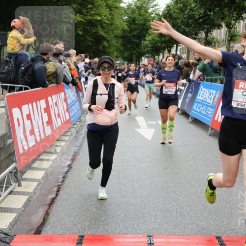14.06.2026 - REWE Women's Run Strokosch-Dieckow http://msf.ph/oto/9786054 14.06.2026 10:05:11 Ziel 10127, 10191, 10329, 10719, 10822, 11043, 11081, 11091, 11290, 11323, 11482, 11524 meine-sportfotos.de
