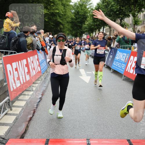 14.06.2026 - REWE Women's Run Strokosch-Dieckow http://msf.ph/oto/9786055 14.06.2026 10:05:11 Ziel 10127, 10191, 10329, 10719, 10822, 11043, 11081, 11091, 11290, 11323, 11482, 11524 meine-sportfotos.de