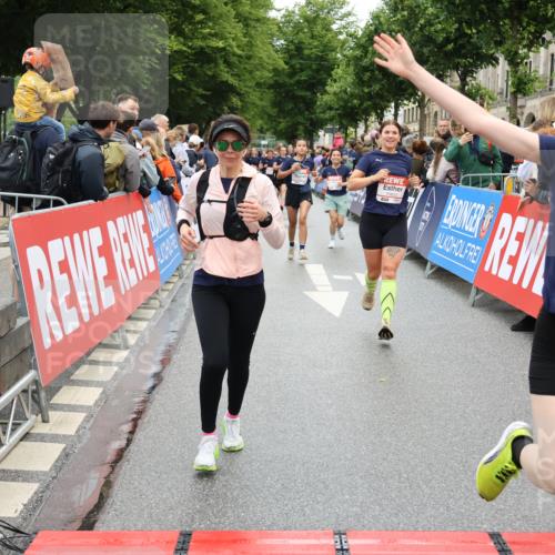 14.06.2026 - REWE Women's Run Strokosch-Dieckow http://msf.ph/oto/9786056 14.06.2026 10:05:11 Ziel 10127, 10191, 10329, 10719, 10822, 11043, 11081, 11091, 11290, 11323, 11482, 11524 meine-sportfotos.de