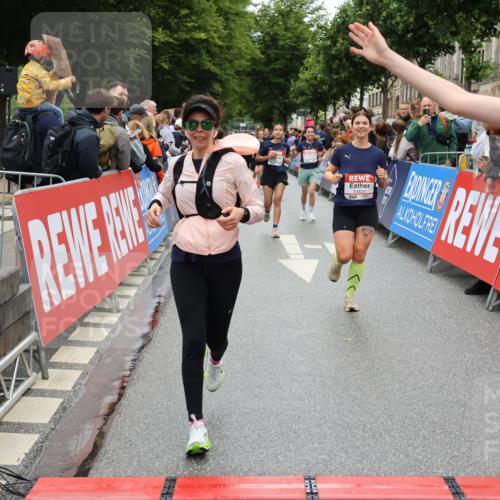 14.06.2026 - REWE Women's Run Strokosch-Dieckow http://msf.ph/oto/9786058 14.06.2026 10:05:11 Ziel 10127, 10191, 10329, 10719, 10822, 11043, 11081, 11091, 11290, 11323, 11482, 11524 meine-sportfotos.de