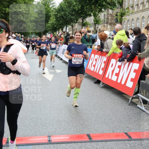 14.06.2026 - REWE Women's Run Strokosch-Dieckow http://msf.ph/oto/9786059 14.06.2026 10:05:12 Ziel 10127, 10191, 10329, 10719, 10822, 11027, 11043, 11081, 11091, 11290, 11323, 11482, 11524 meine-sportfotos.de