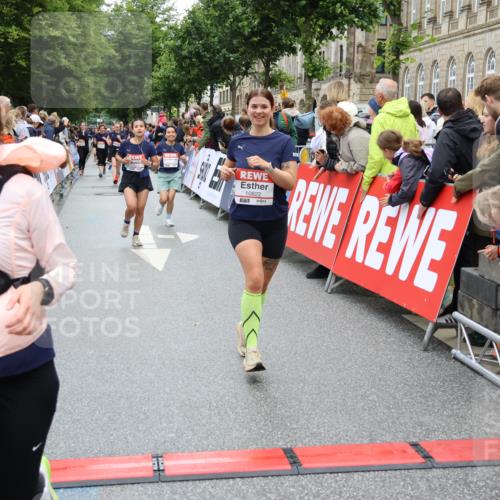14.06.2026 - REWE Women's Run Strokosch-Dieckow http://msf.ph/oto/9786061 14.06.2026 10:05:12 Ziel 10127, 10191, 10329, 10719, 10822, 11027, 11043, 11081, 11091, 11290, 11323, 11482, 11524 meine-sportfotos.de
