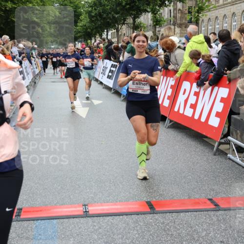 14.06.2026 - REWE Women's Run Strokosch-Dieckow http://msf.ph/oto/9786064 14.06.2026 10:05:12 Ziel 10127, 10191, 10329, 10719, 10822, 11027, 11043, 11081, 11091, 11290, 11323, 11482, 11524 meine-sportfotos.de
