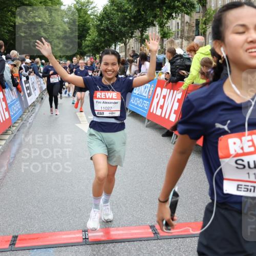 14.06.2026 - REWE Women's Run Strokosch-Dieckow http://msf.ph/oto/9786073 14.06.2026 10:05:16 Ziel 10191, 10318, 10329, 10533, 10674, 10675, 10719, 10822, 11027, 11043, 11091, 11290, 11323, 11482, 11524 meine-sportfotos.de