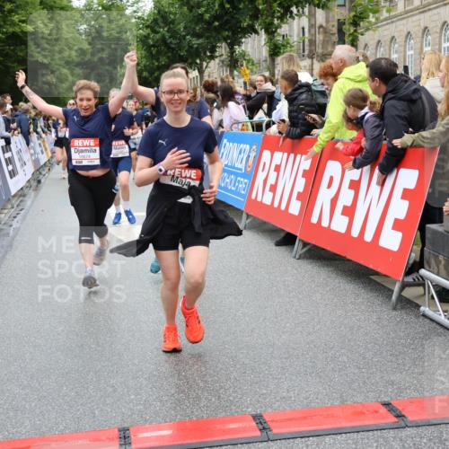 14.06.2026 - REWE Women's Run Strokosch-Dieckow http://msf.ph/oto/9786082 14.06.2026 10:05:19 Ziel 10191, 10318, 10409, 10533, 10588, 10674, 10675, 10822, 11027, 11043, 11091 meine-sportfotos.de