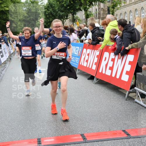 14.06.2026 - REWE Women's Run Strokosch-Dieckow http://msf.ph/oto/9786083 14.06.2026 10:05:19 Ziel 10191, 10318, 10409, 10533, 10588, 10674, 10675, 10822, 11027, 11043, 11091 meine-sportfotos.de