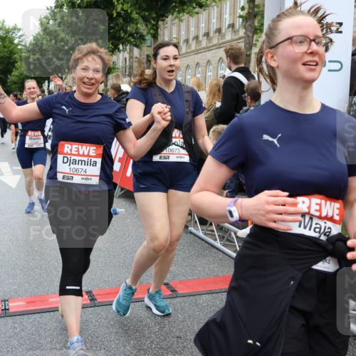 14.06.2026 - REWE Women's Run Strokosch-Dieckow http://msf.ph/oto/9786085 14.06.2026 10:05:21 Ziel 10318, 10409, 10512, 10533, 10583, 10588, 10674, 10675, 10968, 11027, 11091, 11263, 11452, 11462 meine-sportfotos.de