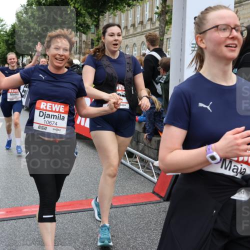 14.06.2026 - REWE Women's Run Strokosch-Dieckow http://msf.ph/oto/9786086 14.06.2026 10:05:21 Ziel 10318, 10409, 10512, 10533, 10583, 10588, 10674, 10675, 10968, 11027, 11091, 11263, 11452, 11462 meine-sportfotos.de