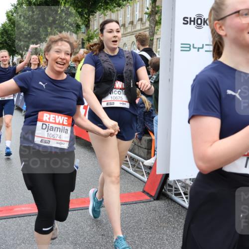 14.06.2026 - REWE Women's Run Strokosch-Dieckow http://msf.ph/oto/9786087 14.06.2026 10:05:21 Ziel 10318, 10409, 10512, 10533, 10583, 10588, 10674, 10675, 10968, 11027, 11091, 11263, 11452, 11462 meine-sportfotos.de