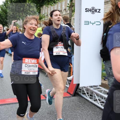 14.06.2026 - REWE Women's Run Strokosch-Dieckow http://msf.ph/oto/9786088 14.06.2026 10:05:21 Ziel 10318, 10409, 10512, 10533, 10583, 10588, 10674, 10675, 10968, 11027, 11091, 11263, 11452, 11462 meine-sportfotos.de