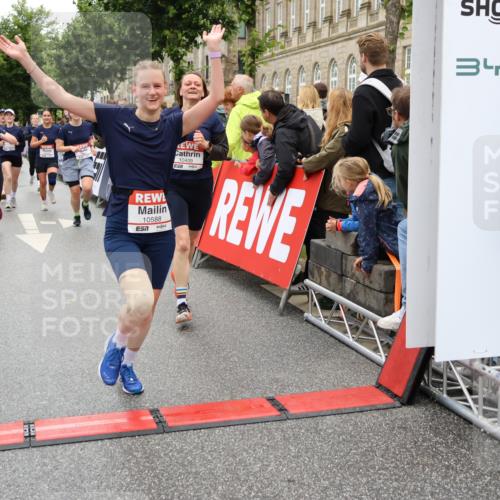 14.06.2026 - REWE Women's Run Strokosch-Dieckow http://msf.ph/oto/9786091 14.06.2026 10:05:22 Ziel 10222, 10318, 10409, 10512, 10533, 10583, 10588, 10674, 10675, 10968, 11027, 11091, 11107, 11263, 11452, 11462 meine-sportfotos.de