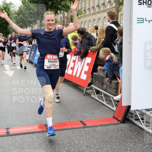 14.06.2026 - REWE Women's Run Strokosch-Dieckow http://msf.ph/oto/9786093 14.06.2026 10:05:22 Ziel 10222, 10318, 10409, 10512, 10533, 10583, 10588, 10674, 10675, 10968, 11027, 11091, 11107, 11263, 11452, 11462 meine-sportfotos.de