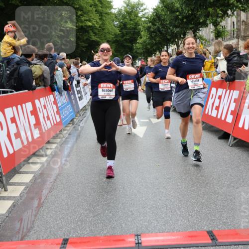 14.06.2026 - REWE Women's Run Strokosch-Dieckow http://msf.ph/oto/9786097 14.06.2026 10:05:23 Ziel 10222, 10318, 10409, 10512, 10533, 10583, 10588, 10674, 10675, 10968, 11027, 11091, 11107, 11263, 11452, 11462 meine-sportfotos.de