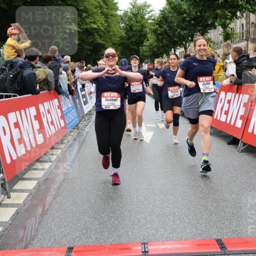14.06.2026 - REWE Women's Run Strokosch-Dieckow http://msf.ph/oto/9786098 14.06.2026 10:05:23 Ziel 10222, 10318, 10409, 10512, 10533, 10583, 10588, 10674, 10675, 10968, 11027, 11091, 11107, 11263, 11452, 11462 meine-sportfotos.de