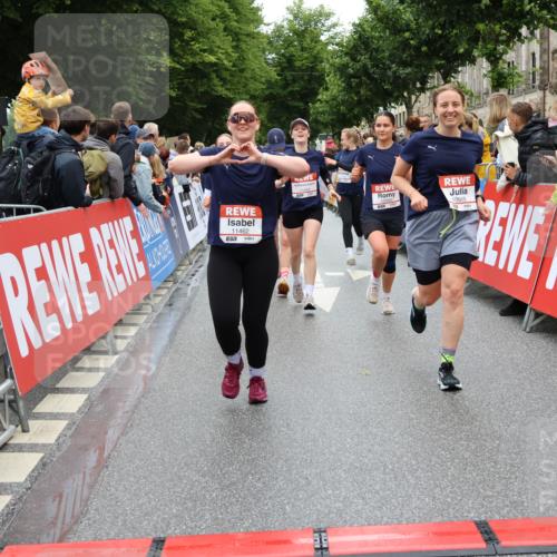 14.06.2026 - REWE Women's Run Strokosch-Dieckow http://msf.ph/oto/9786099 14.06.2026 10:05:23 Ziel 10222, 10318, 10409, 10512, 10533, 10583, 10588, 10674, 10675, 10968, 11027, 11091, 11107, 11263, 11452, 11462 meine-sportfotos.de
