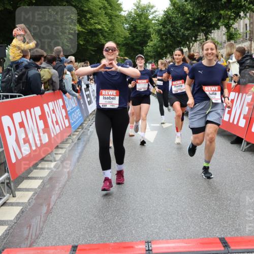 14.06.2026 - REWE Women's Run Strokosch-Dieckow http://msf.ph/oto/9786100 14.06.2026 10:05:23 Ziel 10222, 10318, 10409, 10512, 10533, 10583, 10588, 10674, 10675, 10968, 11027, 11091, 11107, 11263, 11452, 11462 meine-sportfotos.de