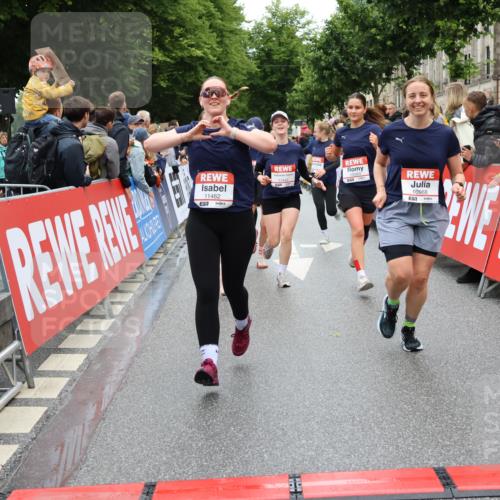 14.06.2026 - REWE Women's Run Strokosch-Dieckow http://msf.ph/oto/9786101 14.06.2026 10:05:23 Ziel 10222, 10318, 10409, 10512, 10533, 10583, 10588, 10674, 10675, 10968, 11027, 11091, 11107, 11263, 11452, 11462 meine-sportfotos.de