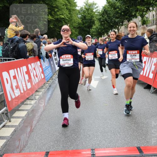 14.06.2026 - REWE Women's Run Strokosch-Dieckow http://msf.ph/oto/9786102 14.06.2026 10:05:24 Ziel 10222, 10318, 10409, 10512, 10533, 10583, 10588, 10674, 10675, 10968, 11027, 11107, 11263, 11452, 11462 meine-sportfotos.de