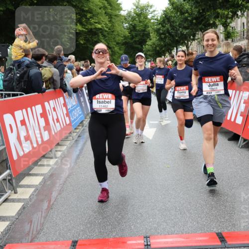 14.06.2026 - REWE Women's Run Strokosch-Dieckow http://msf.ph/oto/9786103 14.06.2026 10:05:24 Ziel 10222, 10318, 10409, 10512, 10533, 10583, 10588, 10674, 10675, 10968, 11027, 11107, 11263, 11452, 11462 meine-sportfotos.de