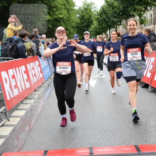 14.06.2026 - REWE Women's Run Strokosch-Dieckow http://msf.ph/oto/9786104 14.06.2026 10:05:24 Ziel 10222, 10318, 10409, 10512, 10533, 10583, 10588, 10674, 10675, 10968, 11027, 11107, 11263, 11452, 11462 meine-sportfotos.de