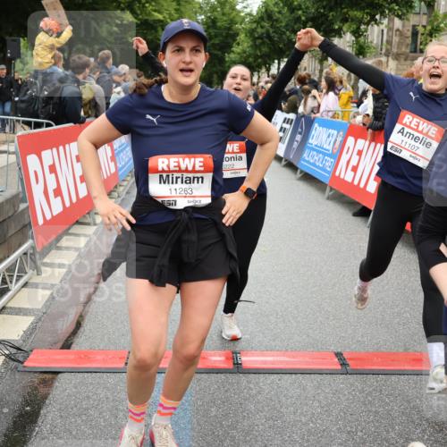 14.06.2026 - REWE Women's Run Strokosch-Dieckow http://msf.ph/oto/9786107 14.06.2026 10:05:26 Ziel 10222, 10318, 10409, 10512, 10524, 10533, 10583, 10588, 10674, 10675, 10836, 10968, 11107, 11263, 11452, 11462 meine-sportfotos.de