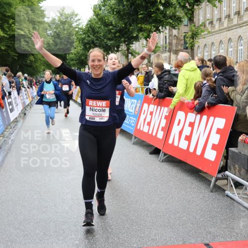 14.06.2026 - REWE Women's Run Strokosch-Dieckow http://msf.ph/oto/9786110 14.06.2026 10:05:29 Ziel 10222, 10409, 10512, 10524, 10583, 10588, 10645, 10836, 10968, 11107, 11263, 11264, 11452, 11462 meine-sportfotos.de