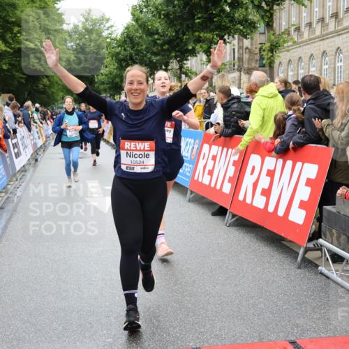 14.06.2026 - REWE Women's Run Strokosch-Dieckow http://msf.ph/oto/9786111 14.06.2026 10:05:29 Ziel 10222, 10409, 10512, 10524, 10583, 10588, 10645, 10836, 10968, 11107, 11263, 11264, 11452, 11462 meine-sportfotos.de