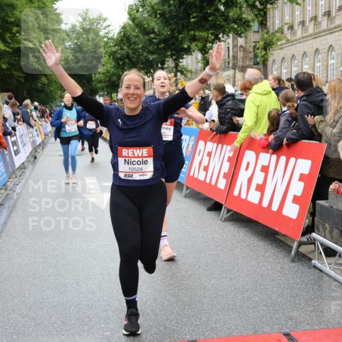 14.06.2026 - REWE Women's Run Strokosch-Dieckow http://msf.ph/oto/9786112 14.06.2026 10:05:29 Ziel 10222, 10409, 10512, 10524, 10583, 10588, 10645, 10836, 10968, 11107, 11263, 11264, 11452, 11462 meine-sportfotos.de