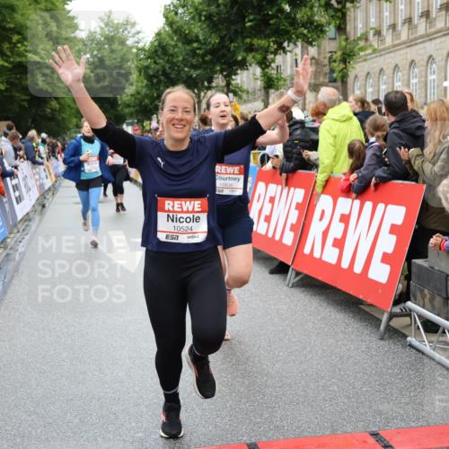 14.06.2026 - REWE Women's Run Strokosch-Dieckow http://msf.ph/oto/9786114 14.06.2026 10:05:29 Ziel 10222, 10409, 10512, 10524, 10583, 10588, 10645, 10836, 10968, 11107, 11263, 11264, 11452, 11462 meine-sportfotos.de
