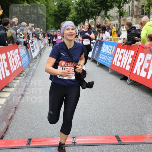 14.06.2026 - REWE Women's Run Strokosch-Dieckow http://msf.ph/oto/9786129 14.06.2026 10:05:36 Ziel 10418, 10494, 10497, 10524, 10645, 10836, 11264, 11305, 11478 meine-sportfotos.de
