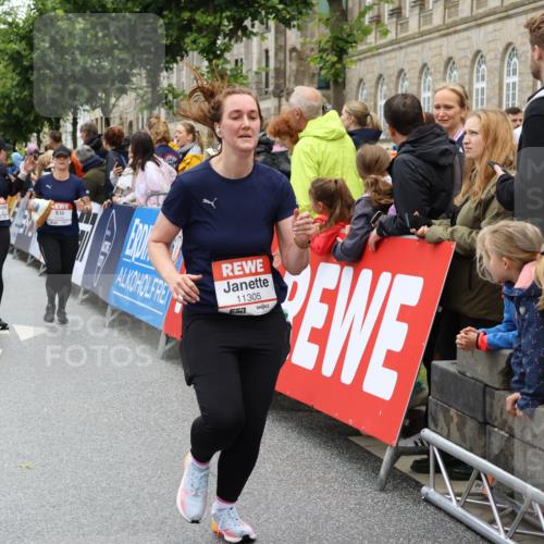14.06.2026 - REWE Women's Run Strokosch-Dieckow http://msf.ph/oto/9786132 14.06.2026 10:05:38 Ziel 10418, 10494, 10497, 10645, 10669, 10775, 10836, 10959, 11264, 11305, 11478 meine-sportfotos.de
