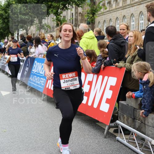 14.06.2026 - REWE Women's Run Strokosch-Dieckow http://msf.ph/oto/9786133 14.06.2026 10:05:38 Ziel 10418, 10494, 10497, 10645, 10669, 10775, 10836, 10959, 11264, 11305, 11478 meine-sportfotos.de