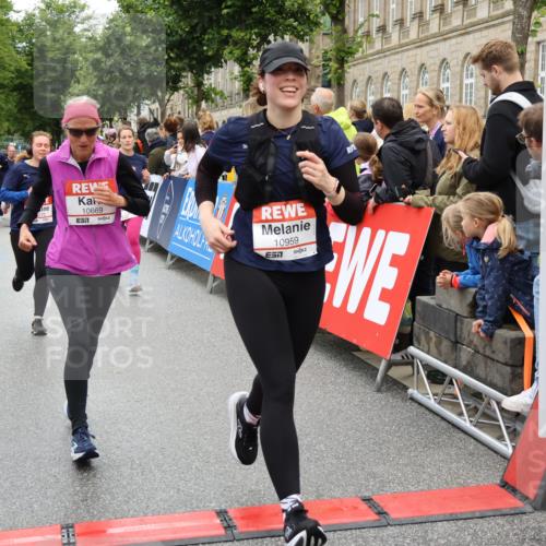 14.06.2026 - REWE Women's Run Strokosch-Dieckow http://msf.ph/oto/9786139 14.06.2026 10:05:41 Ziel 10076, 10418, 10494, 10497, 10669, 10775, 10959, 11264, 11305, 11478 meine-sportfotos.de