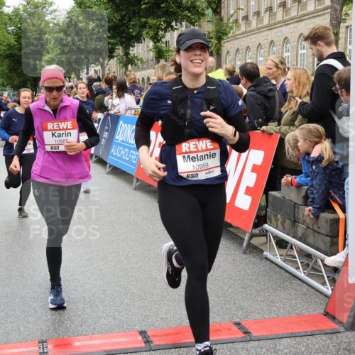 14.06.2026 - REWE Women's Run Strokosch-Dieckow http://msf.ph/oto/9786140 14.06.2026 10:05:41 Ziel 10076, 10418, 10494, 10497, 10669, 10775, 10959, 11264, 11305, 11478 meine-sportfotos.de