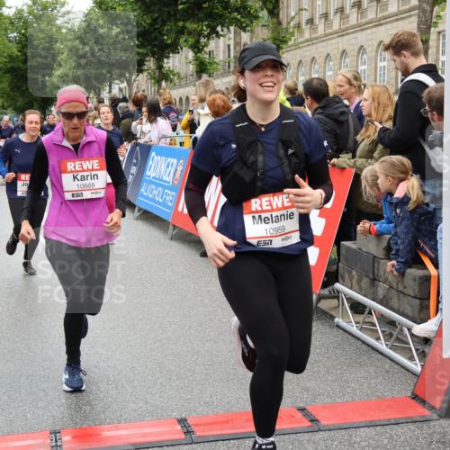 14.06.2026 - REWE Women's Run Strokosch-Dieckow http://msf.ph/oto/9786141 14.06.2026 10:05:41 Ziel 10076, 10418, 10494, 10497, 10669, 10775, 10959, 11264, 11305, 11478 meine-sportfotos.de