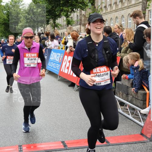14.06.2026 - REWE Women's Run Strokosch-Dieckow http://msf.ph/oto/9786142 14.06.2026 10:05:41 Ziel 10076, 10418, 10494, 10497, 10669, 10775, 10959, 11264, 11305, 11478 meine-sportfotos.de