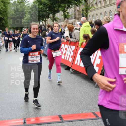 14.06.2026 - REWE Women's Run Strokosch-Dieckow http://msf.ph/oto/9786143 14.06.2026 10:05:42 Ziel 10076, 10418, 10494, 10497, 10669, 10775, 10959, 11305, 11478 meine-sportfotos.de