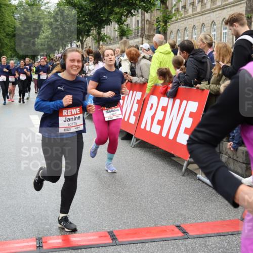 14.06.2026 - REWE Women's Run Strokosch-Dieckow http://msf.ph/oto/9786145 14.06.2026 10:05:42 Ziel 10076, 10418, 10494, 10497, 10669, 10775, 10959, 11305, 11478 meine-sportfotos.de